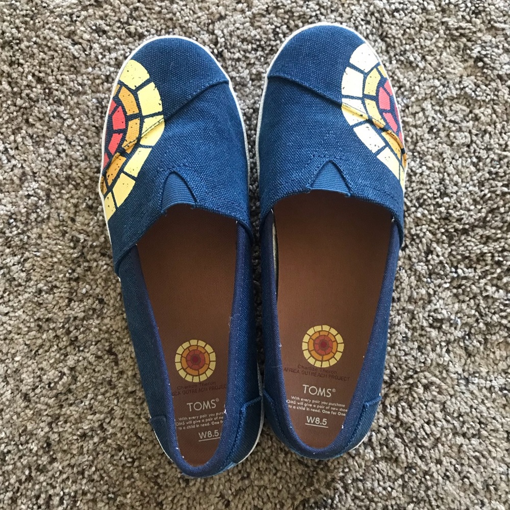 Never been worn Toms with Sunburst. Size 8.5